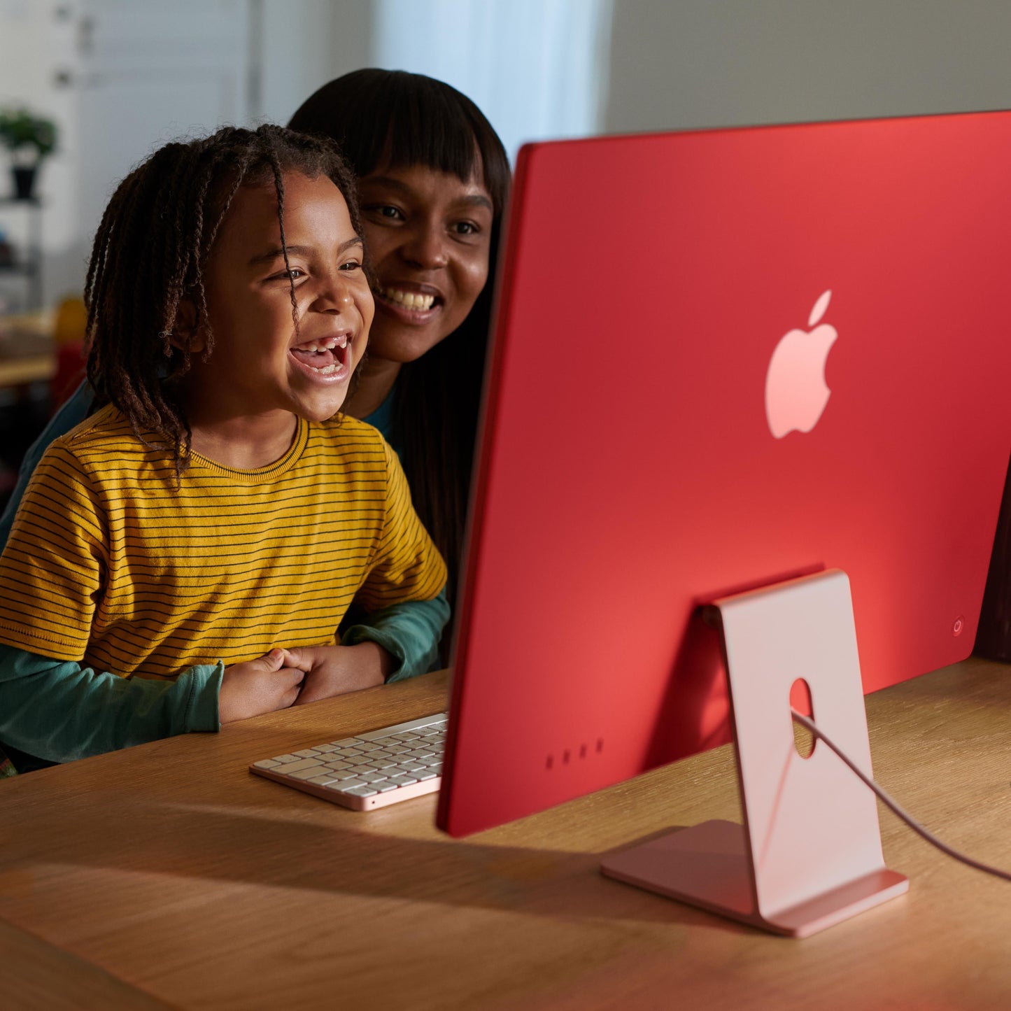 24-inch iMac with Retina 4.5K display: Apple M3 chip with 8‑core CPU and 10‑core GPU, 512GB SSD - Purple